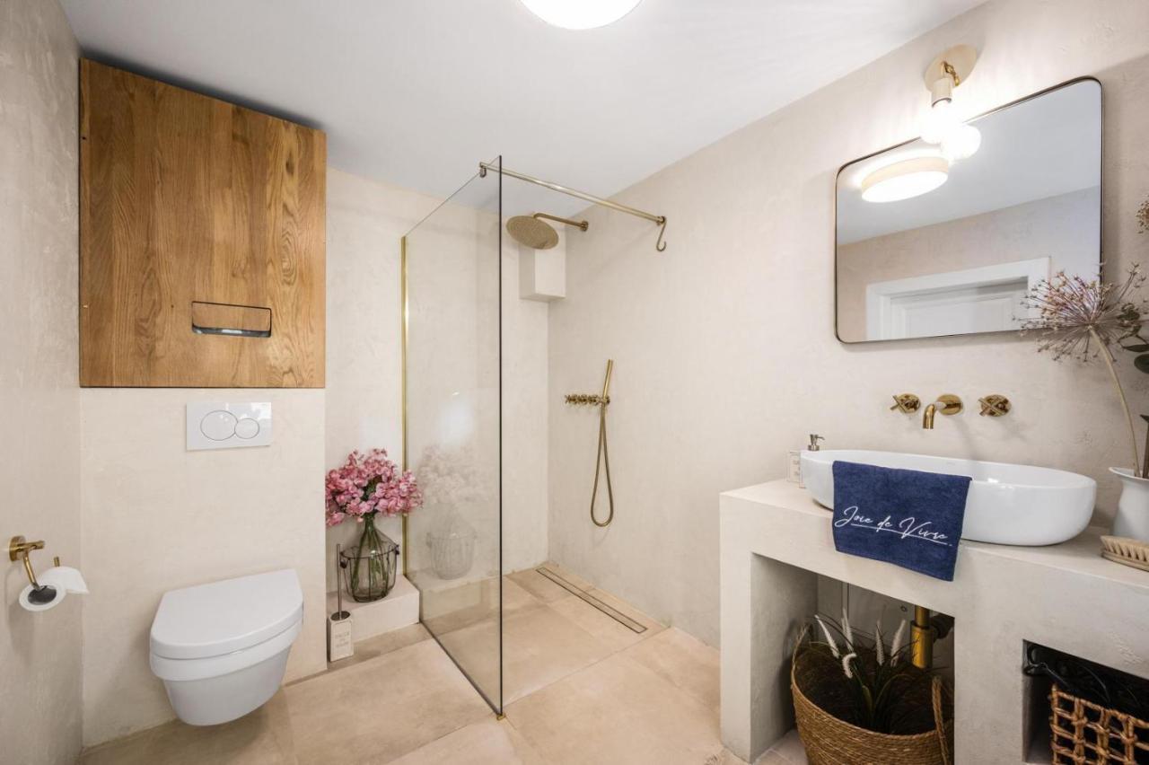 New Design & High Standard Apt From 16Th Century In Old Town-Free Parking Братислава Екстер'єр фото